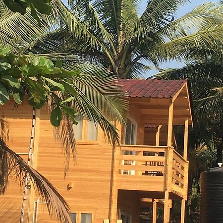 Tiara Fiesta Beach Cottages Morjim Extérieur photo